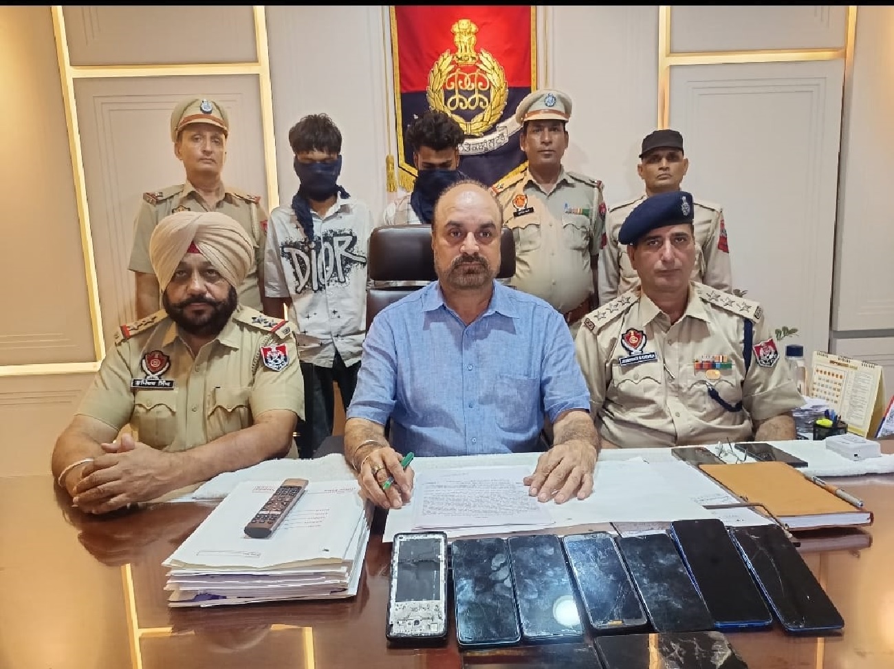 ਰਾਹਗੀਰਾਂ ਤੋਂ ਮੋਬਾਈਲ ਖੋਹਣ ਵਾਲੇ ਗਿਰੋਹ ਦਾ ਪਰਦਾਫਾਸ਼: 2 ਲੁਟੇਰੇ ਗ੍ਰਿਫ਼ਤਾਰ, 1 ਫ਼ਰਾਰ