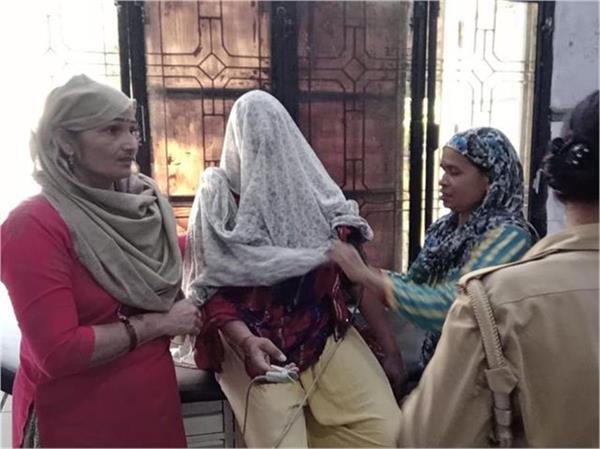 school female teacher acid attack