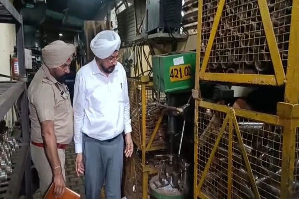 ਪੰਜਾਬ ''ਚ ਰੂਹ ਕੰਬਾਊ ਹਾਦਸਾ : ਡਰਿੱਲ ਮਸ਼ੀਨ ''ਚ ਫਸਿਆ ਔਰਤ ਦੀ ਸਾੜੀ ਦਾ ਪੱਲਾ ਤੇ ਫਿਰ...