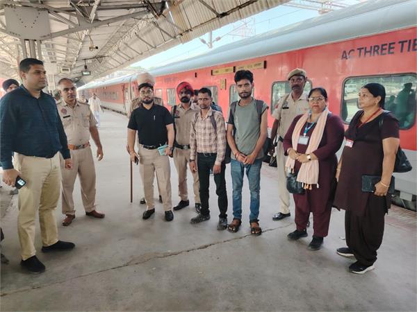 a fine of rs 32 000 was collected from 62 ticketless passengers