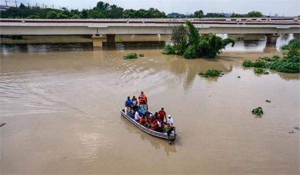 yamuna water level in delhi is continuously decreasing