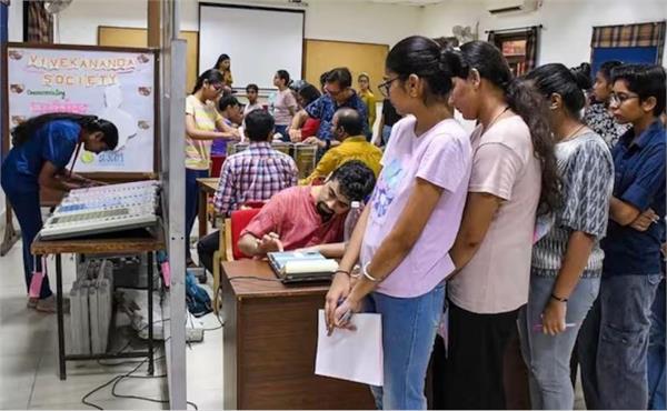 delhi  voting begins for dusu elections amid tight security