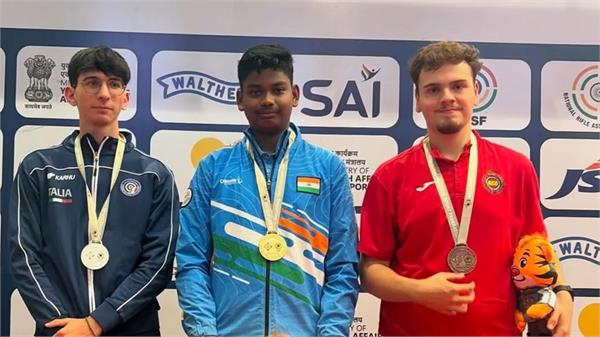 junior world cup  jonathan won gold medal while rashmika won silver medal