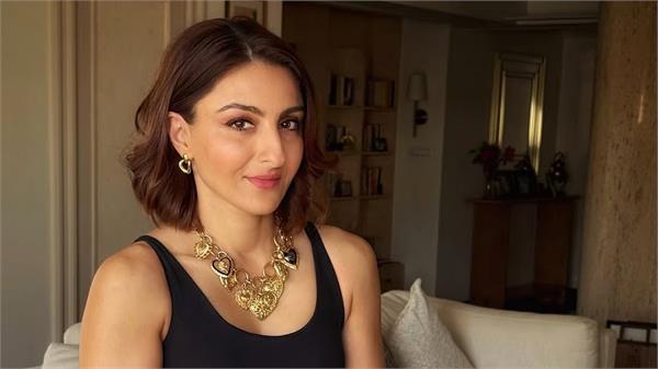 bollywood actress trip italy