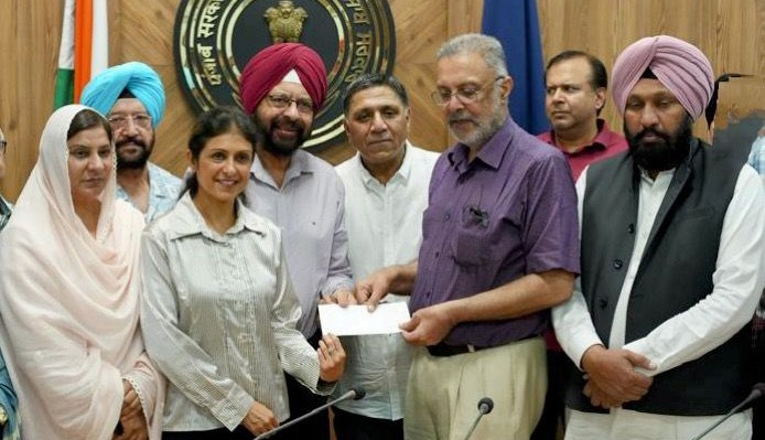 ਹੜ੍ਹਾਂ ਤੇ ਬਾਰਿਸ਼ਾਂ ਮਗਰੋਂ ਬੀਮਾਰੀਆਂ ਨਾਲ ਨਜਿੱਠਣ ਲਈ Alert ''ਤੇ ਸਿਹਤ ਵਿਭਾਗ, ਵੱਡੇ ਹੁਕਮ ਜਾਰੀ