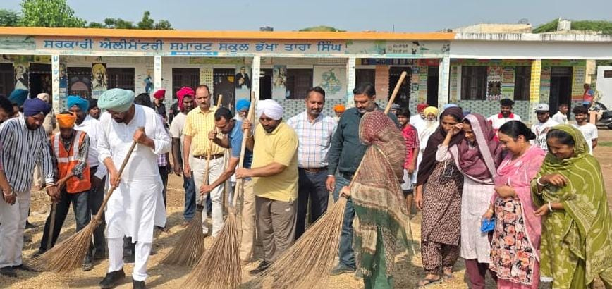 ਹੜ੍ਹ ਪ੍ਰਭਾਵਿਤ ਪਿੰਡਾਂ ਤੇ ਕਸਬਿਆਂ ’ਚ ਸਕੂਲ ਖੋਲ੍ਹਣ ਨੂੰ ਲੈ ਕੇ ਜਾਰੀ ਹੋਏ ਨਵੇਂ ਹੁਕਮ