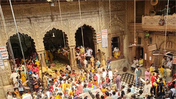 banke bihari temple timing  vip slip