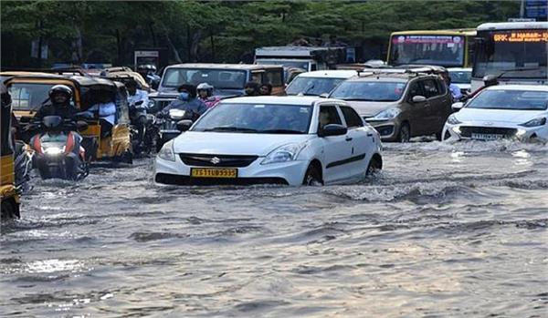 heavy rains wreak havoc in hyderabad
