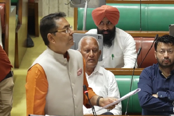 ਬਾਜਵਾ ਦੇ ਬੰਬੂਕਾਟ ''ਤੇ ਅਮਨ ਅਰੋੜਾ ਨੇ ਕੱਸਿਆ ਤੰਜ, ਬੋਲੇ-ਅਸੀਂ ਗਰਾਊਂਡ ''ਤੇ ਕੰਮ ਕਰਨ ਵਾਲੇ ਬੰਦੇ (ਵੀਡੀਓ)