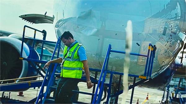 indigo airlines flight bird hit  272 passengers
