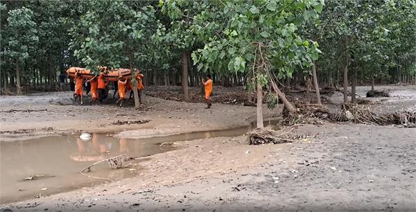 ndrf delivers relief material to 7 villages of gurdaspur