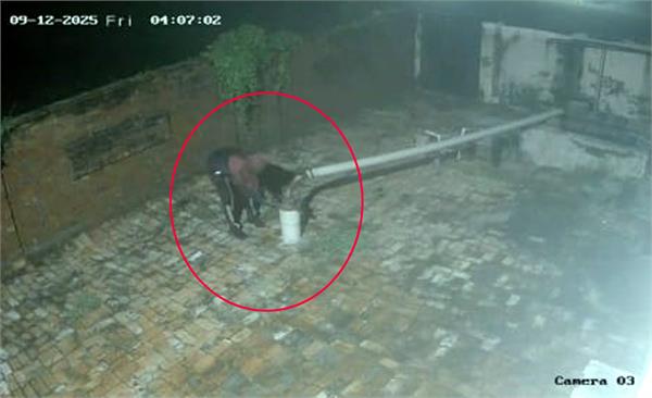 thieves stole gold  cash and valuables worth lakhs from a house