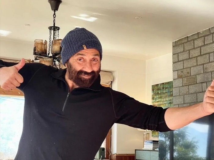 ਸੰਨੀ ਦਿਓਲ ਦੇ ਘਰ ਵਿਆਹ ਦਾ ਜ਼ਸ਼ਨ, ਧੂਮ ਮਚਾਉਣ ਗੱਡੀ ਲੈ ਕੇ ਟਸ਼ਨ ''ਚ ਨਿਕਲੇ ਅਦਾਕਾਰ