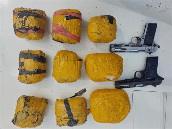 5 smugglers of heroin found near indo pak border