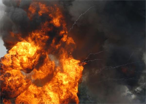 west bengal  one injured  three detained in crude bomb blast