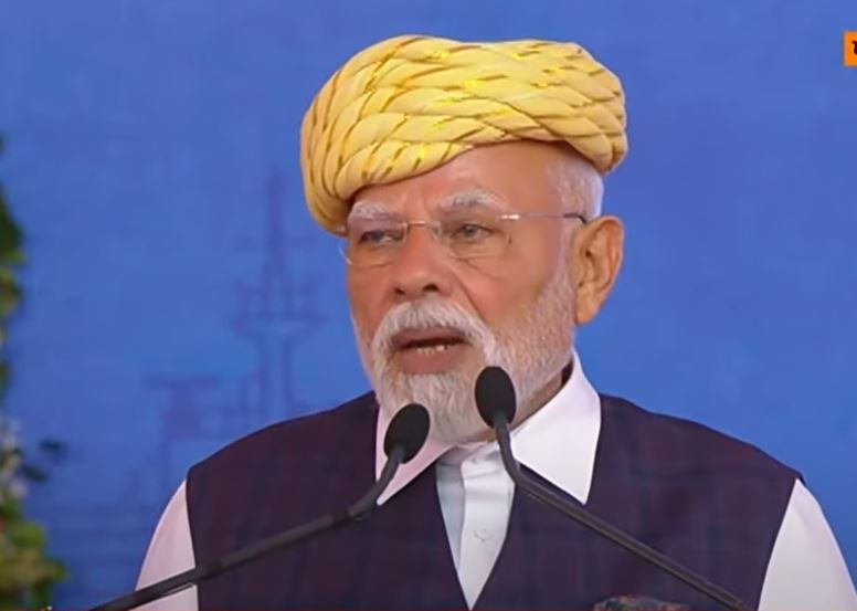 PM ਮੋਦੀ ਨੇ ਗੁਜਰਾਤ ਨੂੰ ਦਿੱਤੀ ਵੱਡੀ ਸੌਗਾਤ, 34,000 ਕਰੋੜ ਰੁਪਏ ਦੇ ਪ੍ਰੋਜੈਕਟਾਂ ਦਾ ਰੱਖਿਆ ਨੀਂਹ ਪੱਥਰ