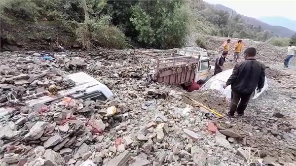 himachal rain 1337 roads closed