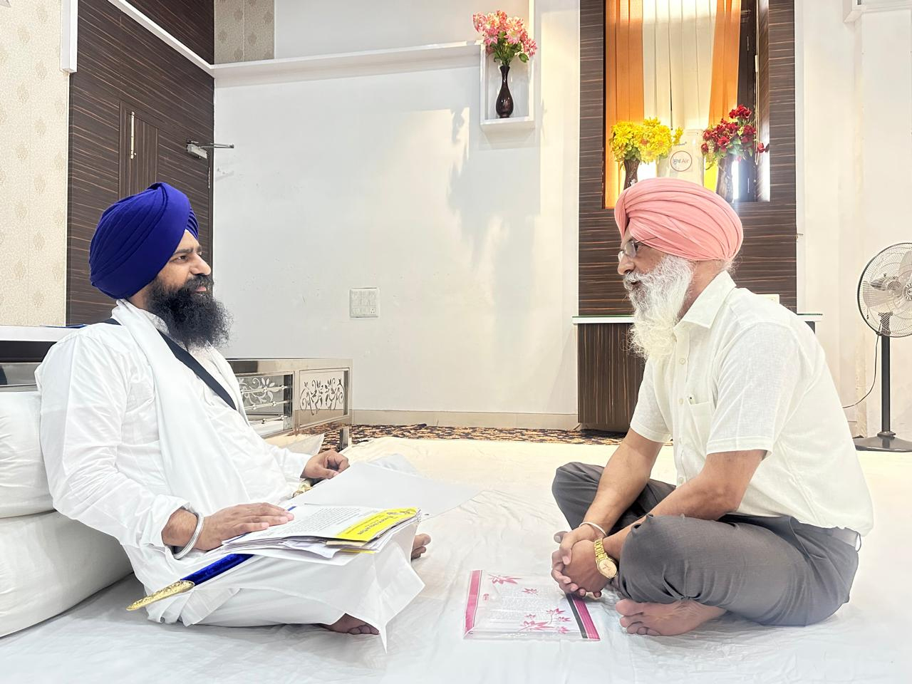 ਸ੍ਰੀ ਅਕਾਲ ਤਖਤ ਸਾਹਿਬ ਦੇ ਸਕੱਤਰੇਤ 'ਤੇ ਪੇਸ਼ ਹੋਏ ਭਾਸ਼ਾ ਵਿਭਾਗ ਪੰਜਾਬ ਦੇ ਡਾਇਰੈਕਟਰ ਜਸਵੰਤ ਸਿੰਘ