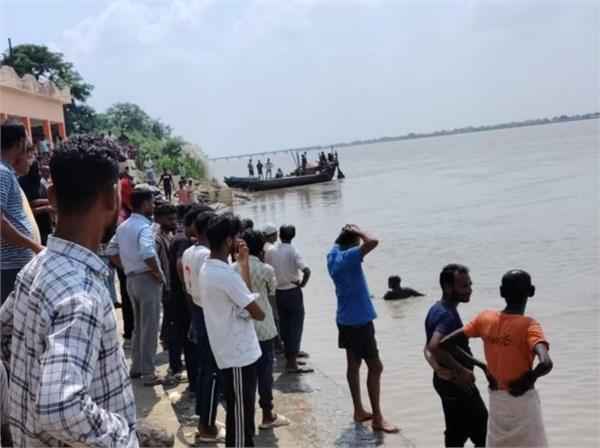 four people drowned in the river while filling water in the urn