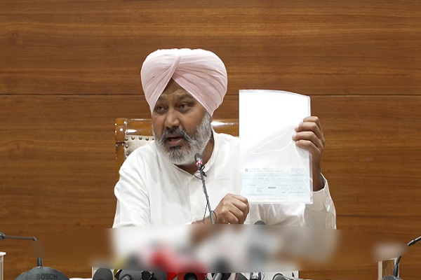 ਪੰਜਾਬ ਦੇ ਆਬਕਾਰੀ ਤੇ ਕਰ ਵਿਭਾਗ ਵਲੋਂ ਮੁੱਖ ਮੰਤਰੀ ਰਾਹਤ ਫੰਡ ਲਈ 50 ਲੱਖ ਰੁਪਏ ਦੀ ਮਦਦ