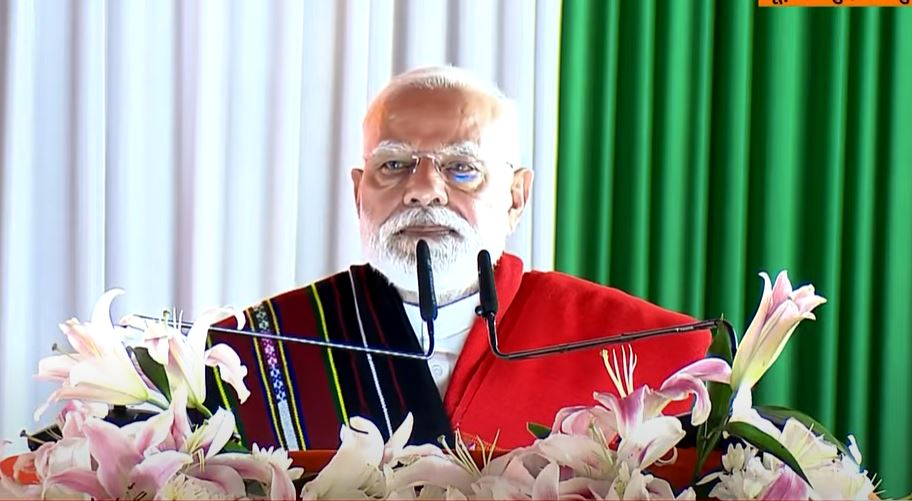 ਮਿਜ਼ੋਰਮ ਤੋਂ ਬਾਅਦ ਮਨੀਪੁਰ ਪੁੱਜੇ PM ਮੋਦੀ, ਸੂਬਾ ਵਾਸੀਆਂ ਨੂੰ ਦਿੱਤੀ 8500 ਕਰੋੜ ਦੀ ਸੌਗਾਤ