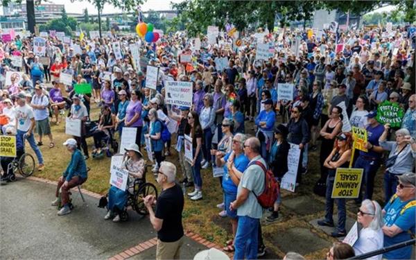 america donald trump people demonstration
