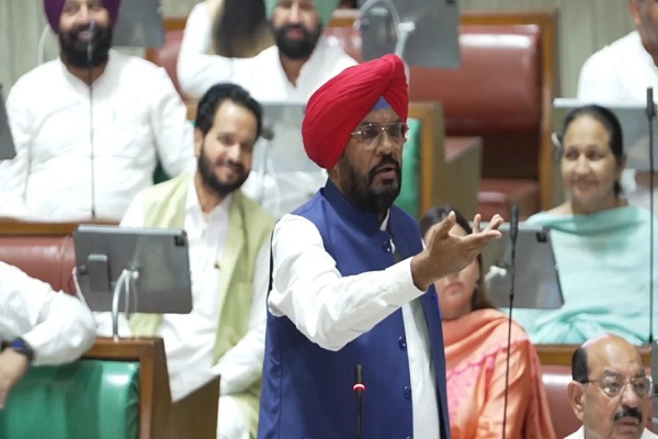 ''ਹੜ੍ਹਾਂ ਮਗਰੋਂ ਬੰਬੂਕਾਟ ''ਤੇ ਚੜ੍ਹ ਕੇ ਆ ਗਏ ਬਾਜਵਾ ਸਾਹਿਬ'', ਧਾਲੀਵਾਲ ਬੋਲੇ-ਸੀਰੀਅਸ ਹੋ ਜਾਓ (ਵੀਡੀਓ)