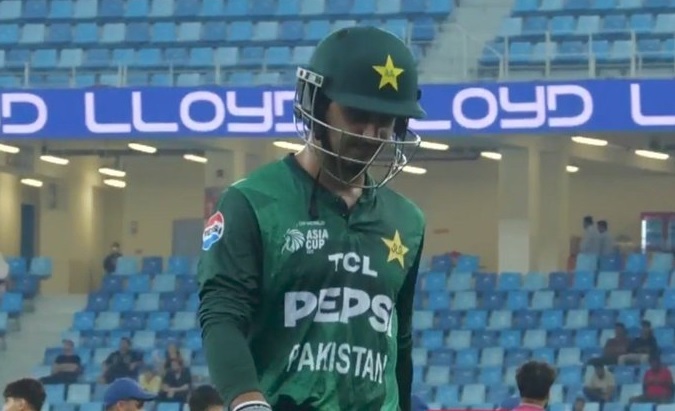 Asia Cup : ਬੁਮਰਾਹ ਨੂੰ 6 ਛੱਕੇ ਮਾਰਨ ਦਾ ਸੁਫਨਾ ਦੇਖਣ ਵਾਲੇ ਪਾਕਿ ਬੱਲੇਬਾਜ਼ ਦੀ ਫਜ਼ੀਹਤ, 3 ਪਾਰੀਆਂ ''ਚ ਖਾਤਾ ਵੀ ਨਾ ਖੋਲ ਸਕਿਆ