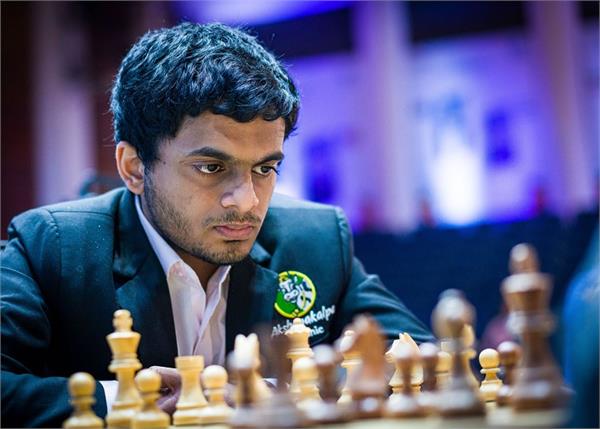 fide grand swiss  nihal and vaishali occupy the top spot