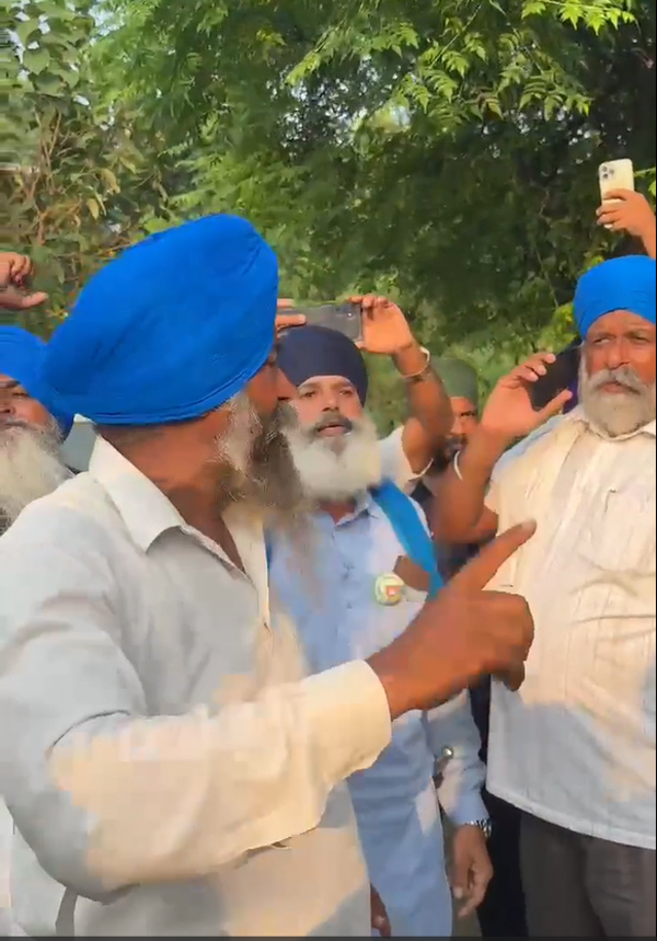 ਕਿਸਾਨ ਤੇ ਬਿਜਲੀ ਬੋਰਡ ਦੇ ਮੁਲਾਜ਼ਮ ਹੋਏ ਆਹਮੋ-ਸਾਹਮਣੇ, ਇਕ-ਦੂਜੇ ਖਿਲਾਫ ਕੀਤੀ ਨਾਅਰੇਬਾਜ਼ੀ