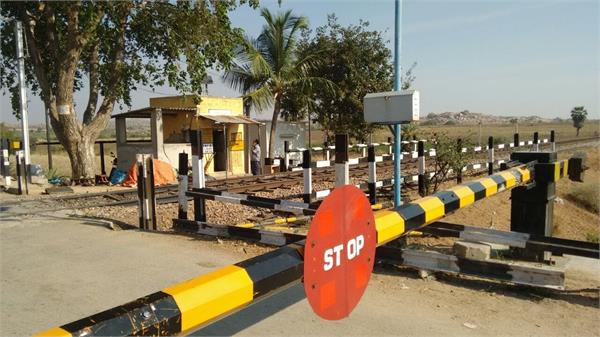 this railway gate in patti will remain closed for three days