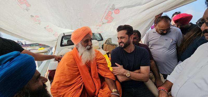 ਸੁਲਤਾਨਪੁਰ ਲੋਧੀ ਪਹੁੰਚੇ ਗਾਇਕ ਰੋਸ਼ਨ ਪ੍ਰਿੰਸ, ਹੜ੍ਹ ਪੀੜਤਾਂ ਨੂੰ ਵੰਡੀ ਰਾਹਤ ਸਮੱਗਰੀ