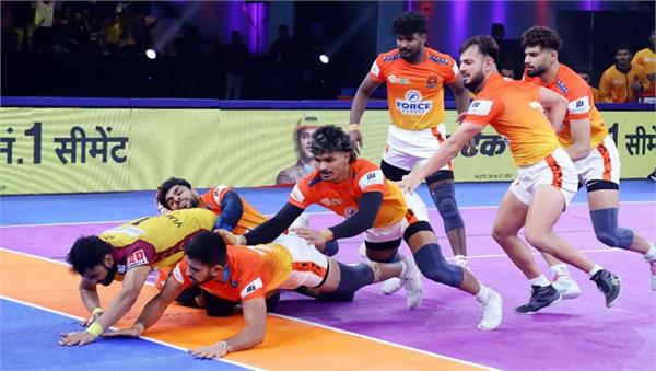 puneri paltan retain top spot by defeating telugu titans