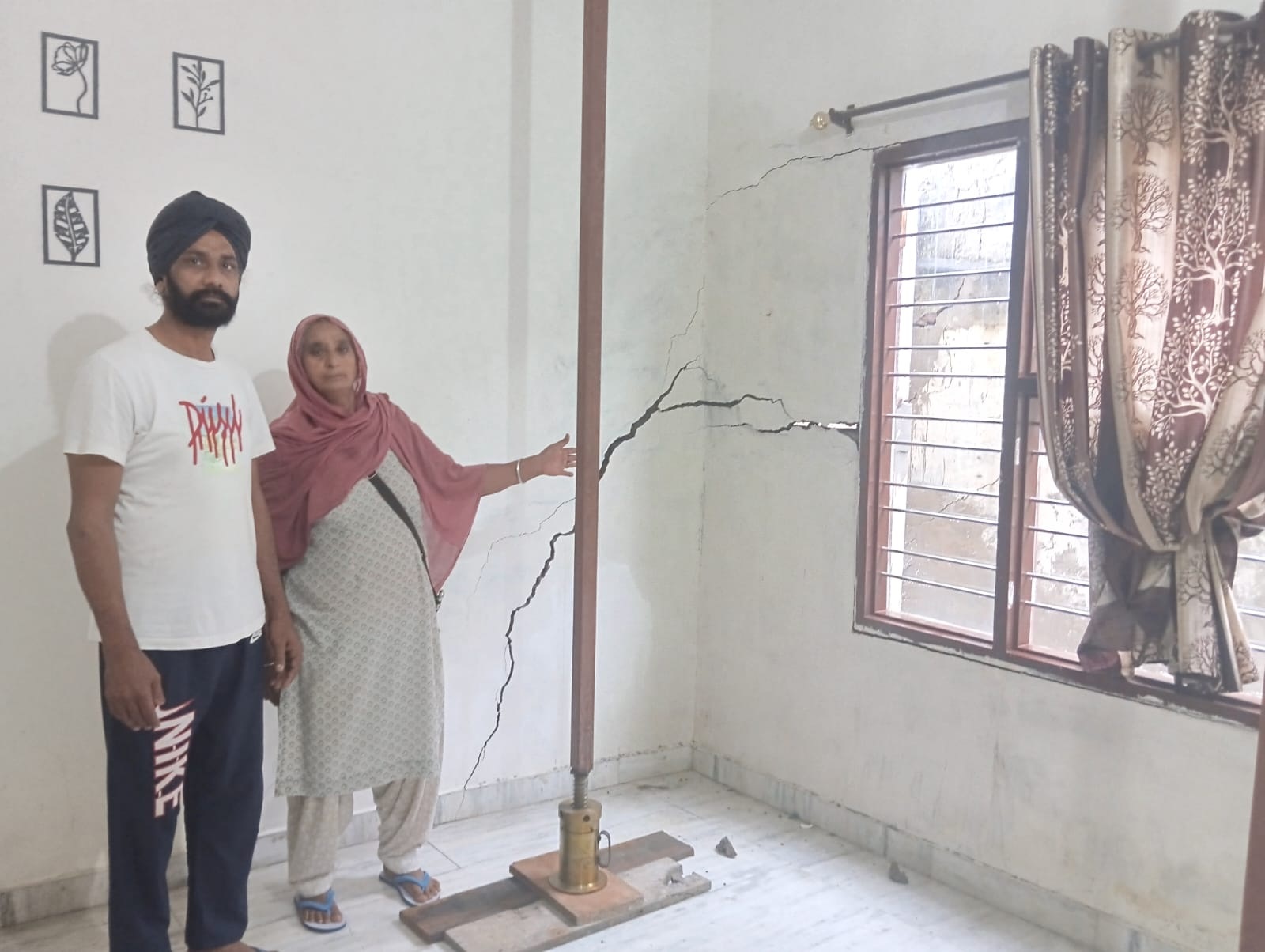 ਪਿੰਡ ਹਮੀਦੀ ਵਿਖੇ ਬਰਸਾਤ ਕਾਰਨ ਚਾਰ ਪਰਿਵਾਰਾਂ ਦੇ ਘਰ ਡਿੱਗਣ ਕੰਢੇ!