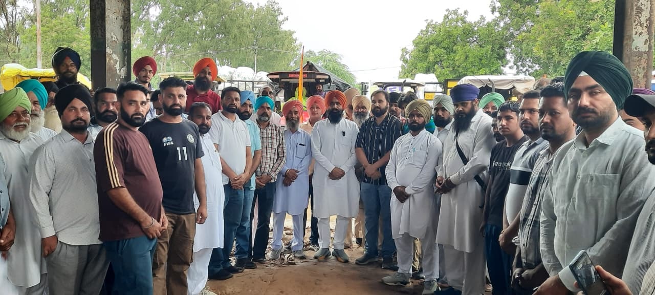 ਵਿਧਾਇਕ ਪੰਡੋਰੀ ਅਤੇ ਜ਼ਿਲ੍ਹਾ ਪ੍ਰਧਾਨ ਭੰਗੂ ਵੱਲੋਂ ਹੜ੍ਹ ਪੀੜਤਾਂ ਲਈ 9 ਟਰਾਲੀਆਂ ਹਰਾ ਚਾਰਾ ਤੇ ਰਾਹਤ ਸਮੱਗਰੀ ਰਵਾਨਾ
