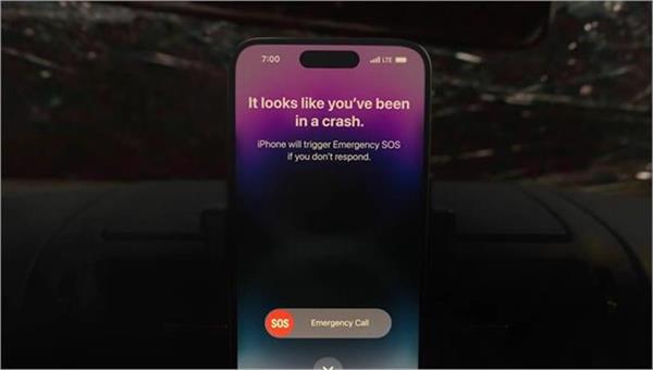 apple unconscious girl in a car accident