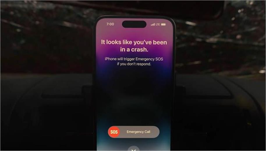 iPhone ਨੇ ਬਚਾਈ ਜਾਨ! ਕਾਰ ਹਾਦਸੇ ਤੋਂ ਬਾਅਦ ਬੇਹੋਸ਼ ਹੋ ਗਈ ਲੜਕੀ ਤੇ ਫਿਰ...