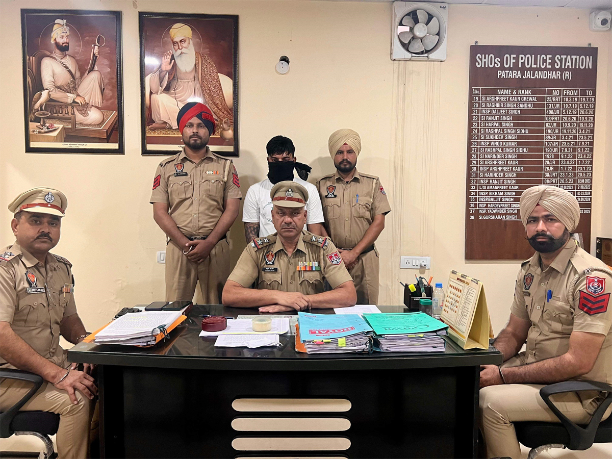 ਕਾਰ ਦੇ ਡੈਸ਼ ਬੋਰਡ ’ਚ ਰੱਖੀ ਹੈਰੋਇਨ ਸਮੇਤ ਸਮੱਗਲਰ ਗ੍ਰਿਫ਼ਤਾਰ
