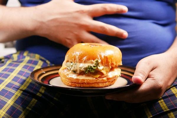 avoid eating outside food during the rainy season