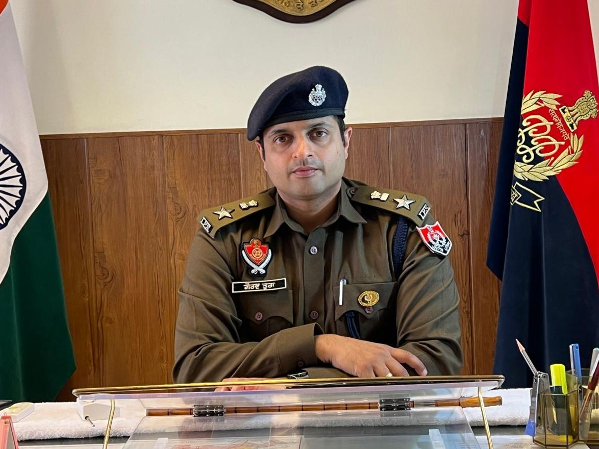 ਪੰਜਾਬ ਦੇ ਇਸ SSP ਨੂੰ ਲੱਗਾ 50 ਹਜ਼ਾਰ ਰੁਪਏ ਦਾ ਜੁਰਮਾਨਾ, ਮਾਮਲਾ ਜਾਣ ਹੋਵੋਗੇ ਹੈਰਾਨ, ਫਸ ਸਕਦੇ ਨੇ ਹੋਰ ਅਧਿਕਾਰੀ