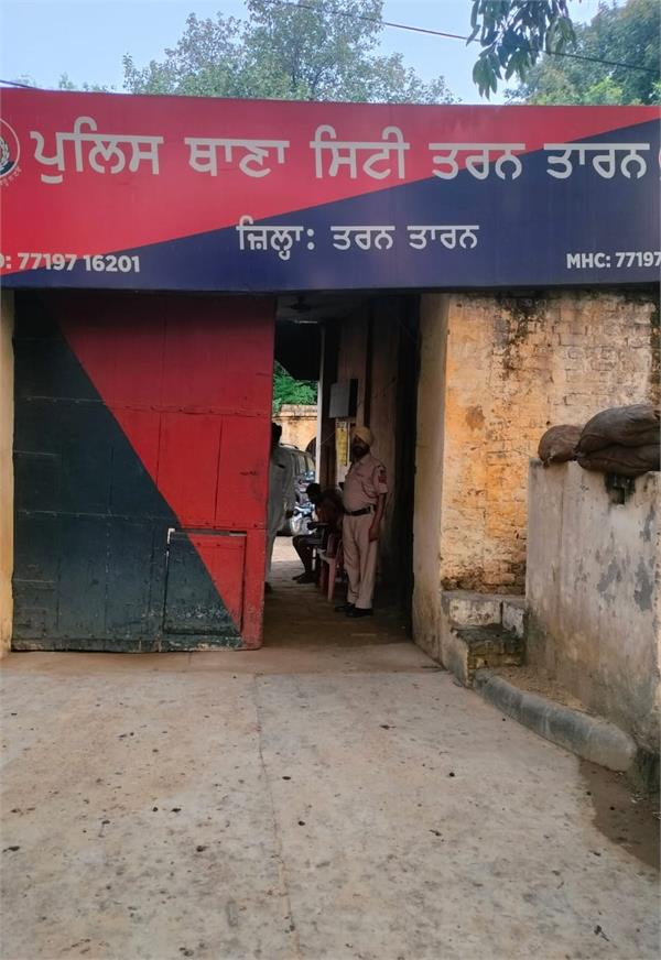 police arrest 2 accused with 3 pistols in rs 2 crore ransom case