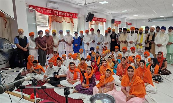 children who received training at gurmat camp in italy were honored