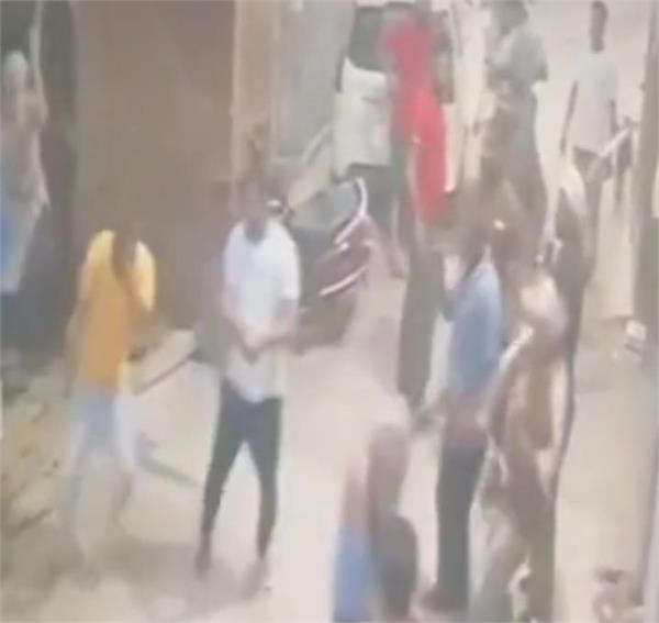 two parties during a minor dispute over a car crashing into a curb