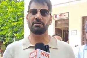 punjabi singer jasbir jassi reached dinanagar to help flood victims