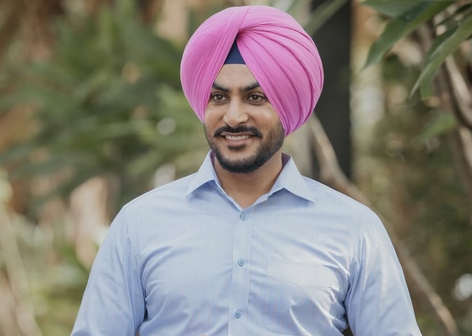 ਤੀਜੇ ਦਿਨ ਵੀ ਵੈਂਟੀਲੇਟਰ ਸਪੋਰਟ ''ਤੇ ਹਨ ਪੰਜਾਬੀ ਗਾਇਕਾ ਜਵੰਦਾ : ਹਸਪਤਾਲ ਨੇ ਕਿਹਾ- ਹਾਲਤ ਅਜੇ ਵੀ ਨਾਜ਼ੁਕ
