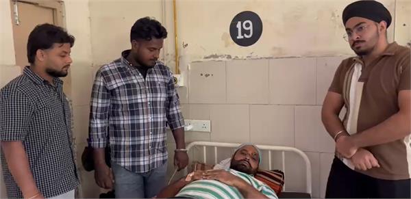 youth attacked with sharp weapons due to old enmity