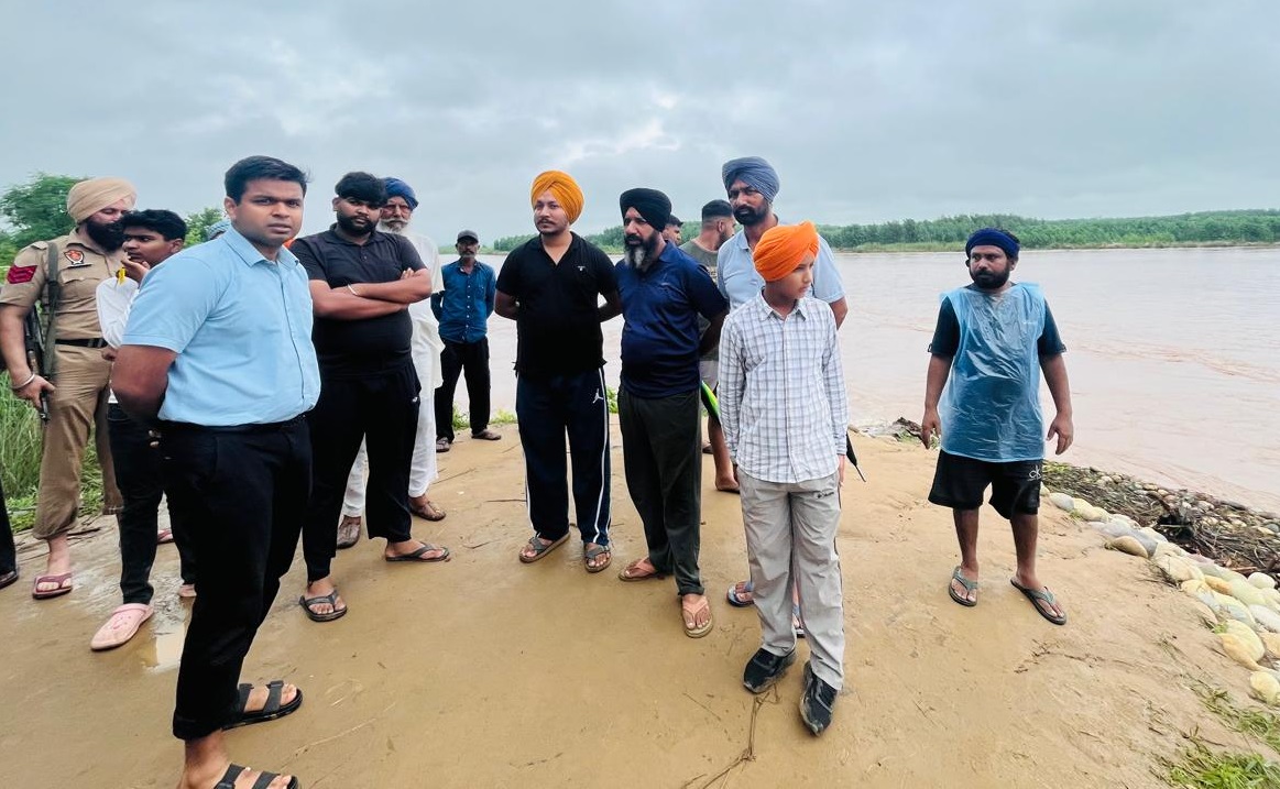 ਸਤਲੁਜ ''ਚ ਵਧਿਆ ਪਾਣੀ ਦਾ ਪੱਧਰ! ਹਰਕਤ ''ਚ ਆਇਆ ਪ੍ਰਸ਼ਾਸਨ