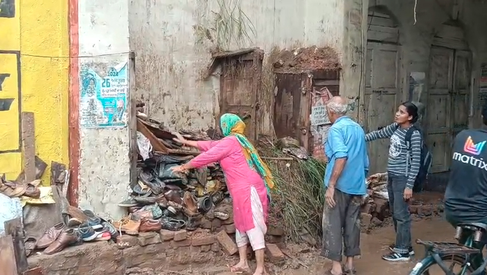 ਪੁਰਾਣੀ ਦਾਣਾ ਮੰਡੀ ਦੇ ਗੇਟ ਦੀ ਛੱਤ ਡਿੱਗੀ