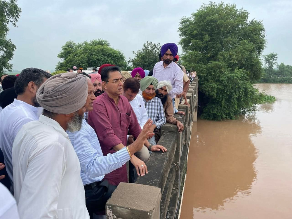 ਖ਼ਤਰੇ ਦੇ ਨਿਸ਼ਾਨ ਨੇੜੇ ਪੁੱਜਿਆ ਘੱਗਰ ਦਾ ਪਾਣੀ, ਪੰਜਾਬ ਸਰਕਾਰ ਨੇ ਲਿਆ ਜਾਇਜ਼ਾ