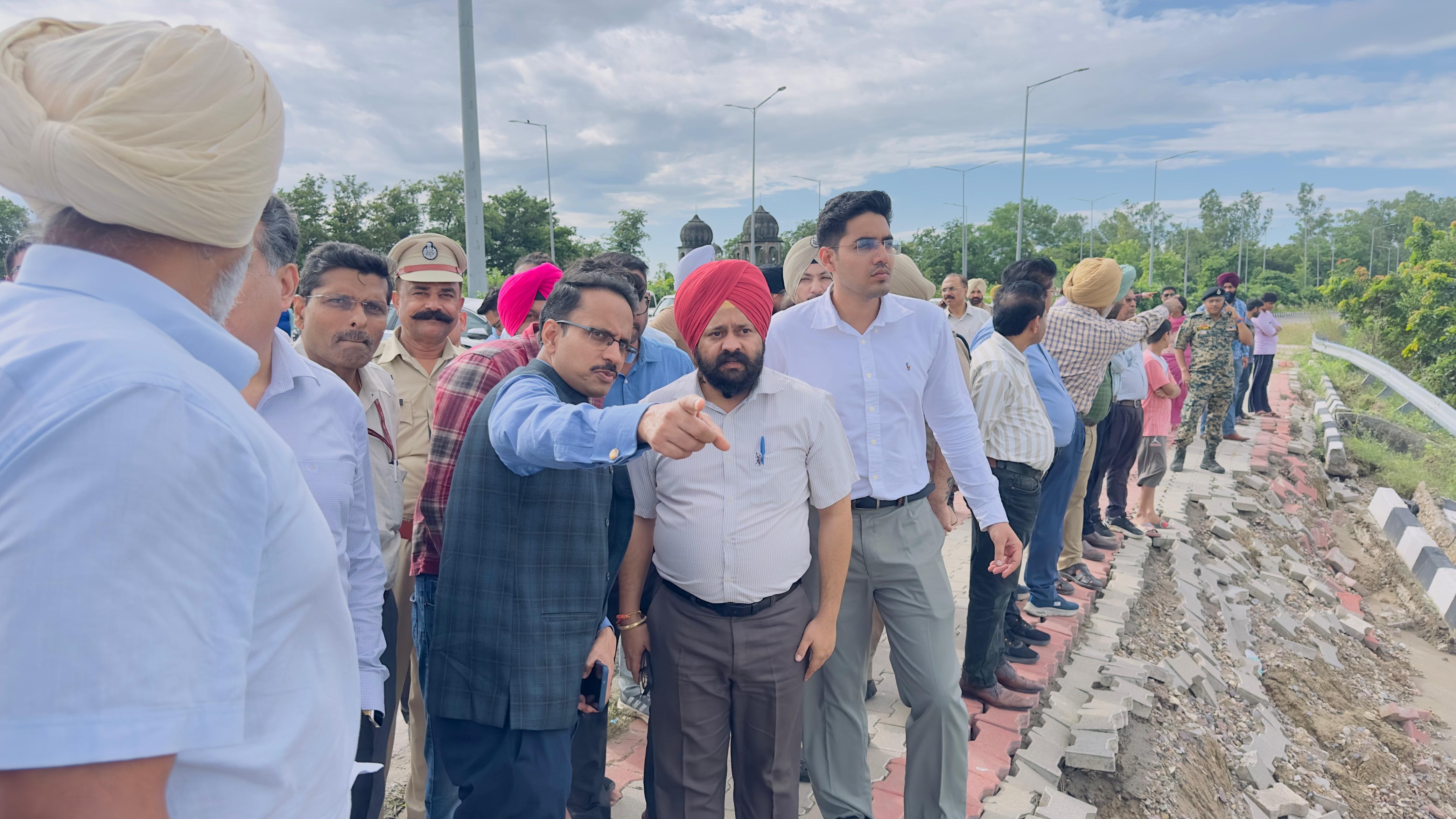 ਹੜ੍ਹਾਂ ਵਿਚਾਲੇ ਪੰਜਾਬ ਪਹੁੰਚੀ ਕੇਂਦਰੀ ਟੀਮ, ਨੁਕਸਾਨ ਦਾ ਲਿਆ ਜਾਇਜ਼ਾ